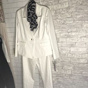 TAHARI WHITE PANTS SUIT NWT SIZE 18